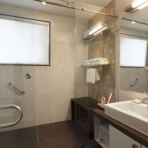 King Room Mobility Access or Non-Smoking